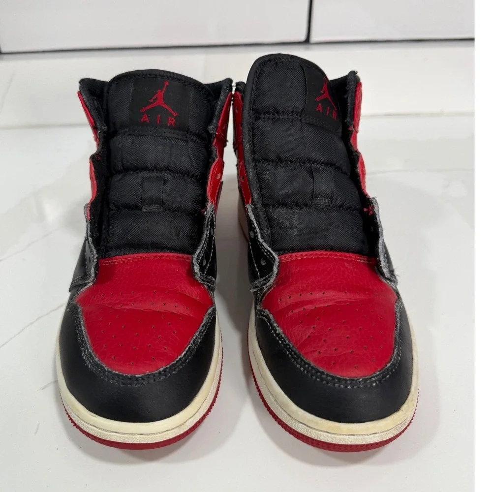 Nike Air Jordan 1 Mid GS Banned 2020 Black Red 554725-074 Youth Kids Size 4Y